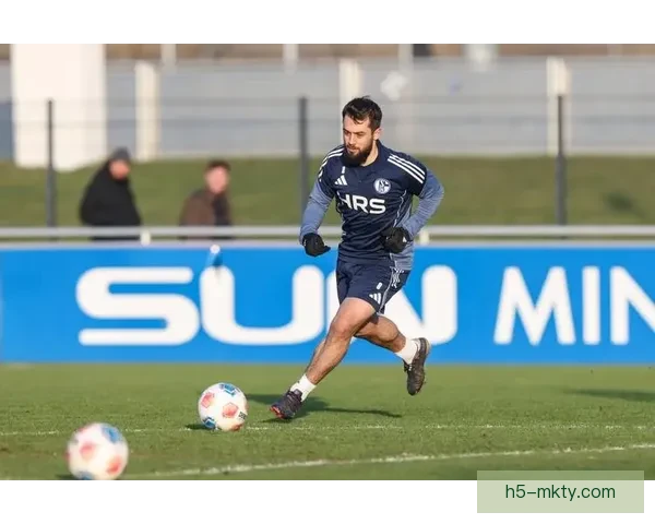 因口角风波尤尼斯被沙尔克解约